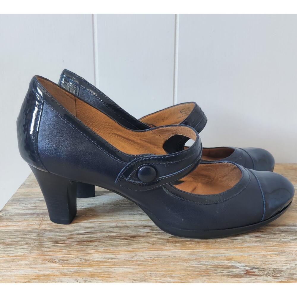 Navy Mary Jane Style Pumps